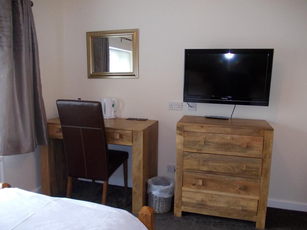 Rose Cottage Bed & Breakfast โซลิฮัล ภายนอก รูปภาพ